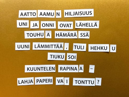 Jouluinen runo, jääkaappirunoustyyliin koottu paloista.