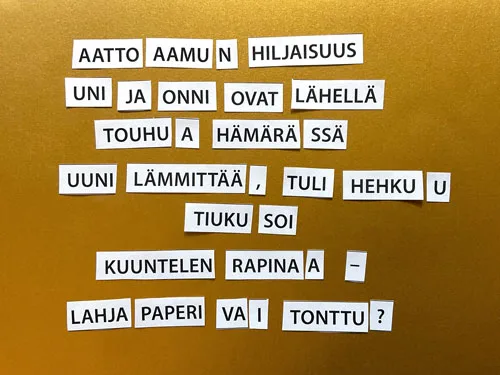 Jouluinen runo, jääkaappirunoustyyliin koottu paloista.